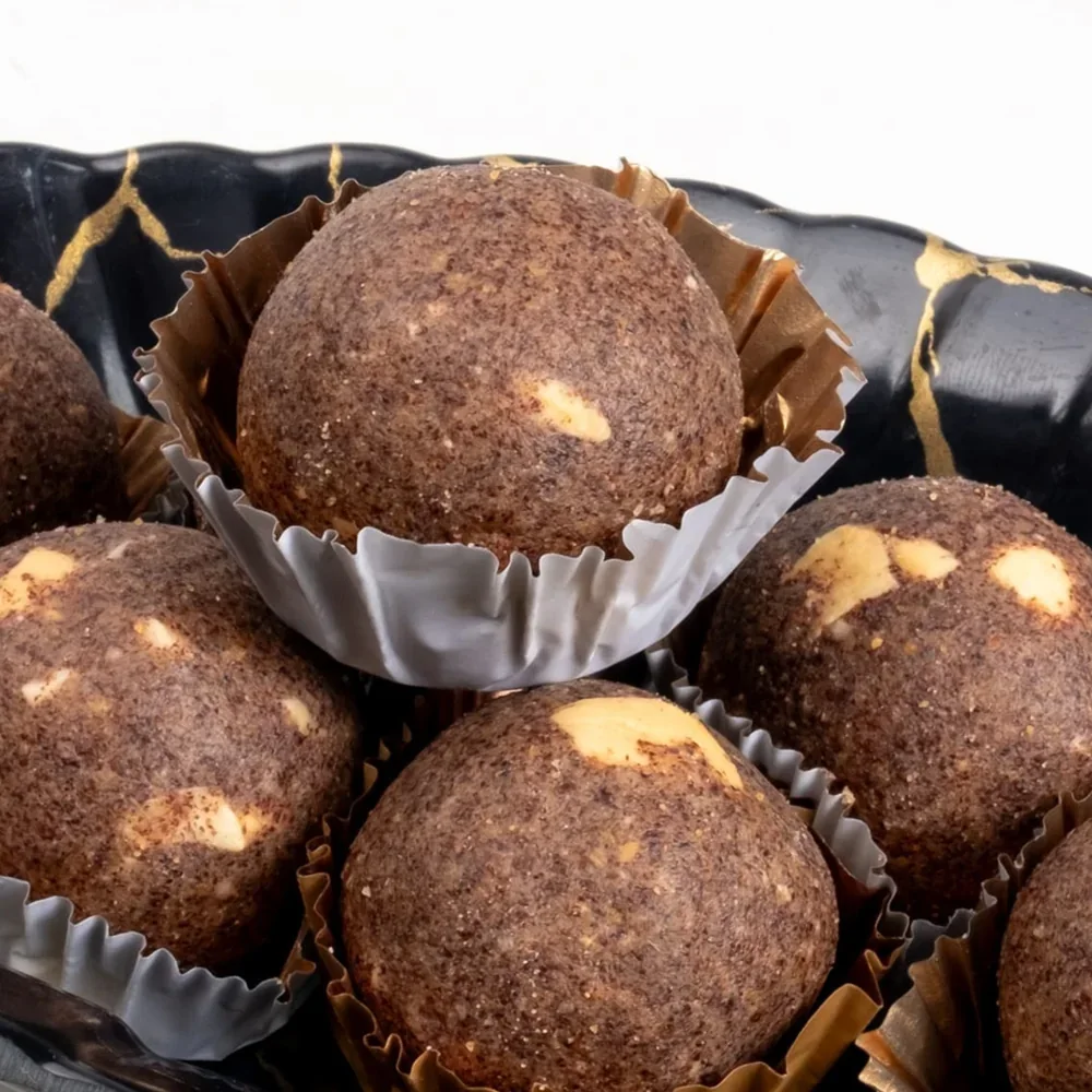 Nachni ladoos arranged on a serving plate